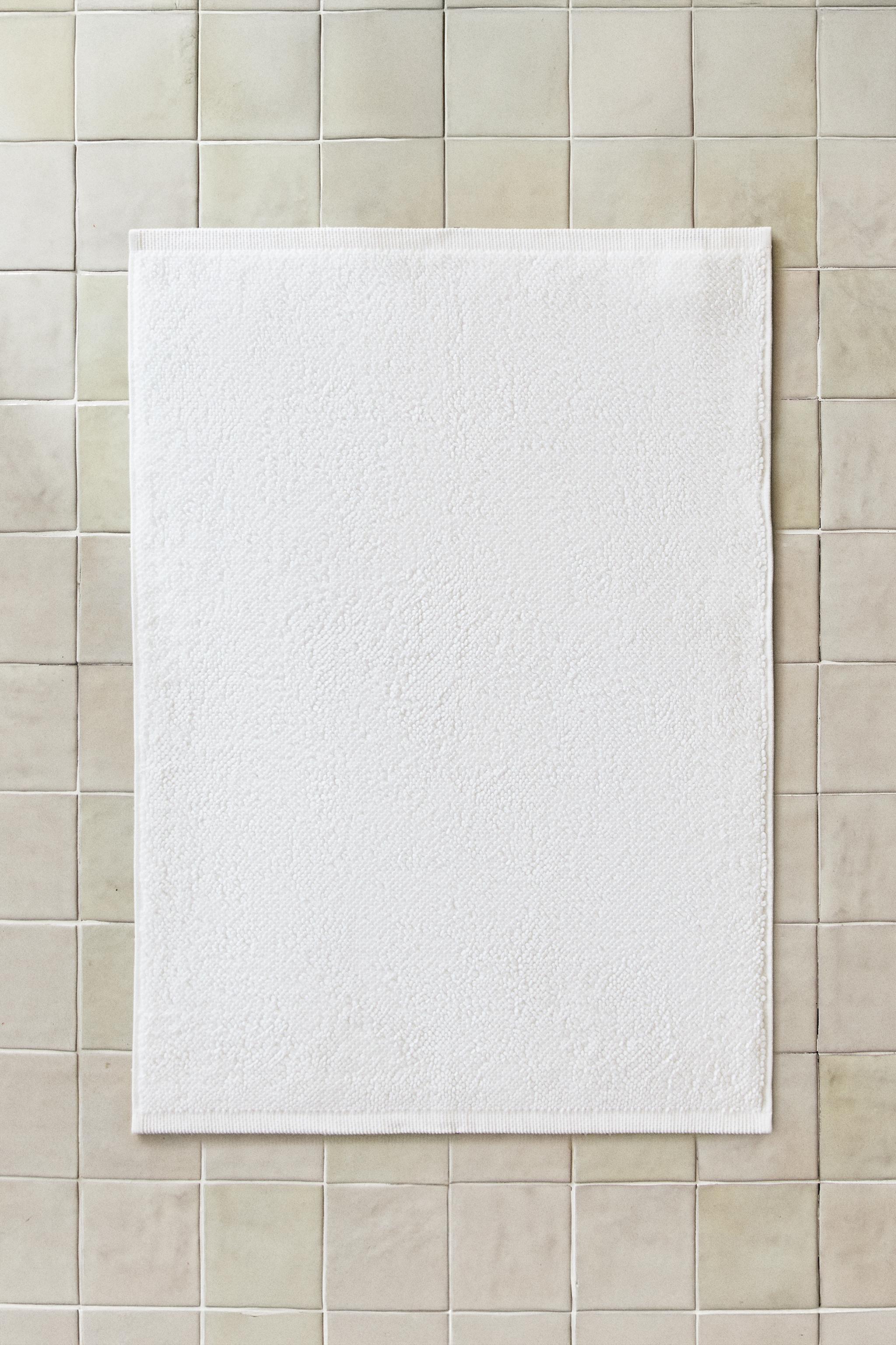 TAPIS DE BAIN UNI BASE ANTIDÉRAPANTE